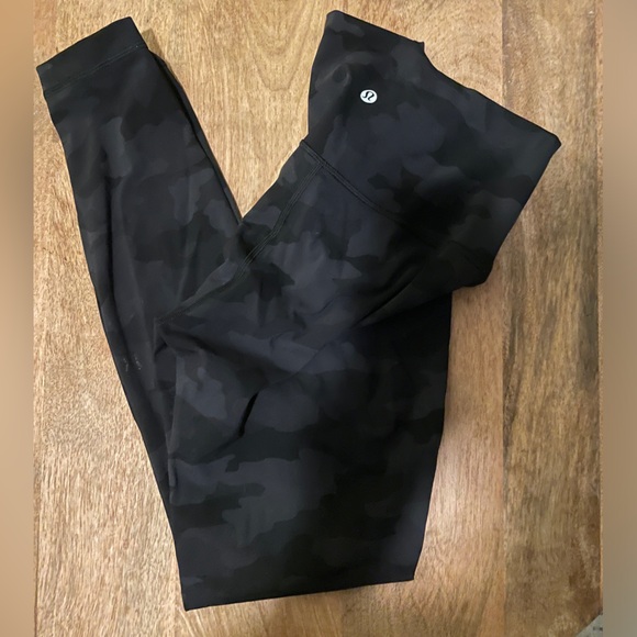 Lululemon Wunder Unders - Picture 1 of 2